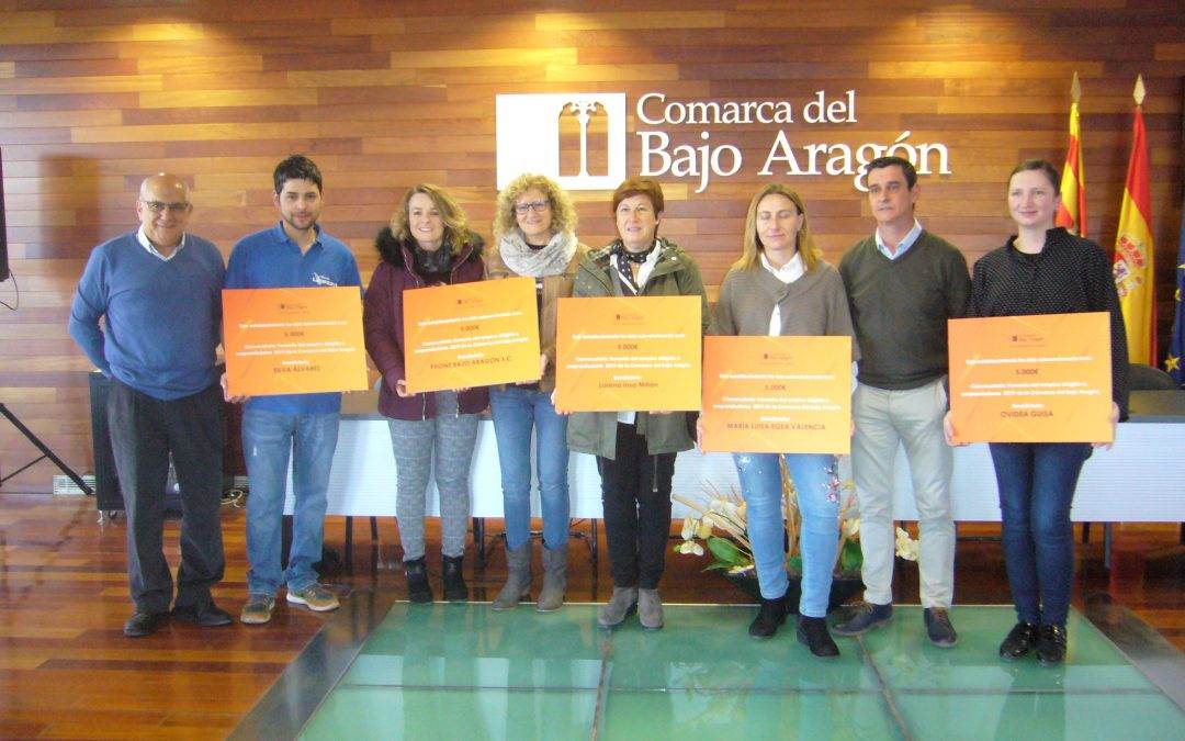 La Comarca del Bajo Aragón entrega distintivos a los beneficiarios de su Subvención de Emprendedores.